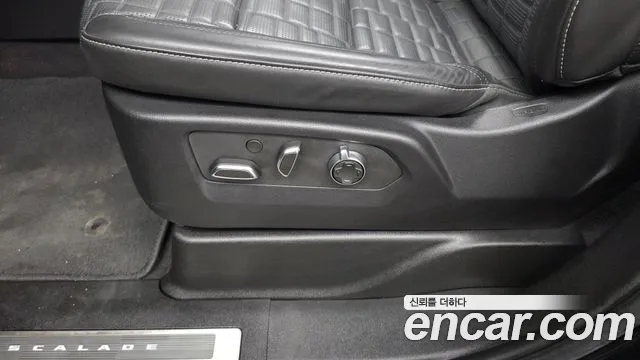 Cadillac Escalade Escalade 5 поколение — Фото автомобиля 25