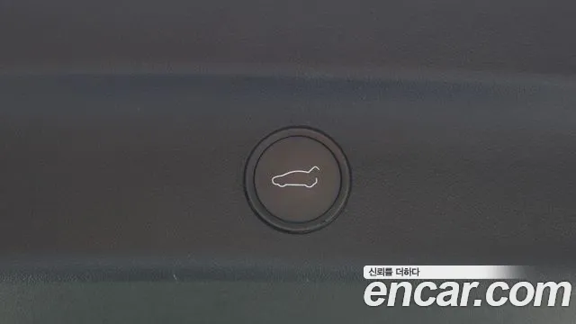 Tesla Model Y — Фото автомобиля 16