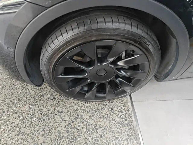 Tesla Model Y — Фото автомобиля 21