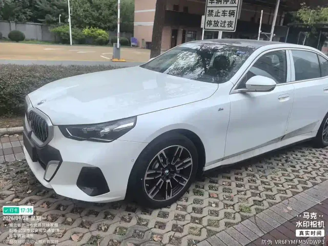 BMW 5 Series — Фото автомобиля 2