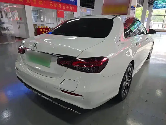 Mercedes-Benz E-Class — Фото автомобиля 5