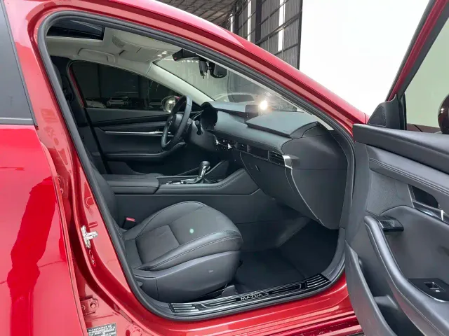 Mazda Axela — Фото автомобиля 28