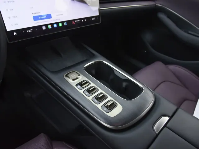 Xiaomi SU7 — Фото автомобиля 14