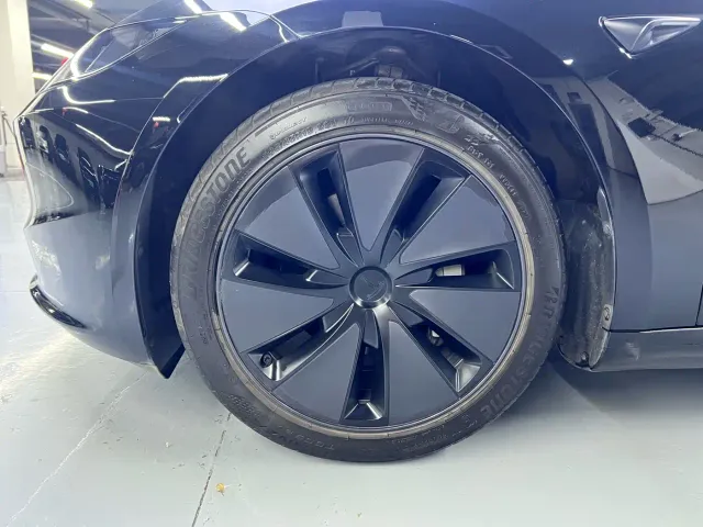 Tesla Model 3 — Фото автомобиля 10