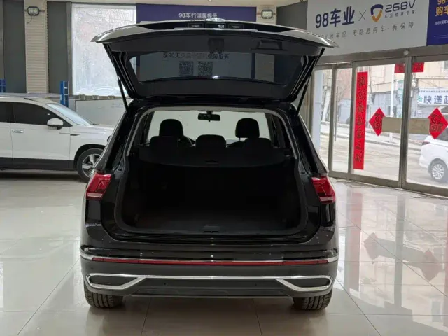 Volkswagen Tiguan L — Фото автомобиля 24