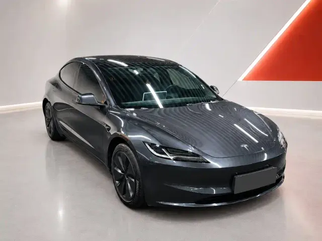 Tesla Model 3 — Фото автомобиля 3