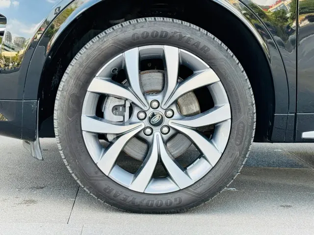 Land Rover Discovery Sport — Фото автомобиля 9