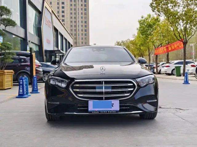 Mercedes-Benz E-Class — Фото автомобиля 2