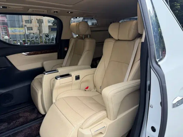Toyota Alphard — Фото автомобиля 12