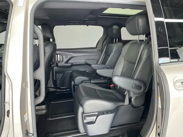 Toyota Sienna — Фото автомобиля 10