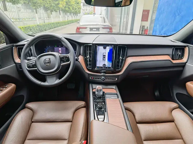 Volvo XC60 — Фото автомобиля 13