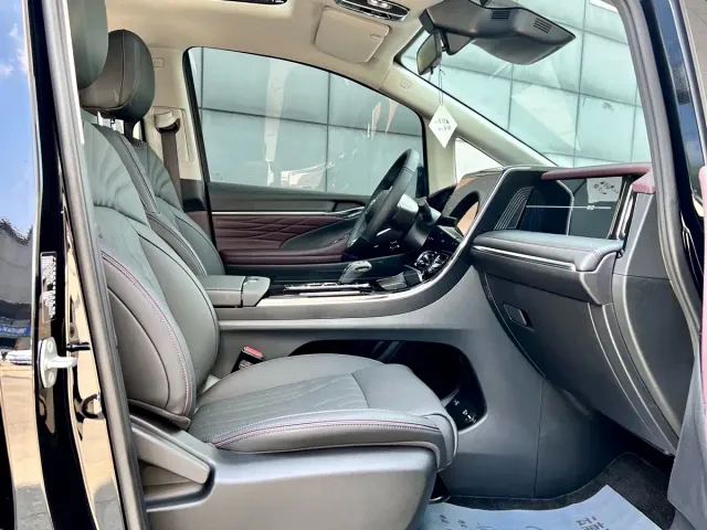 GAC Trumpchi M8 — Фото автомобиля 9