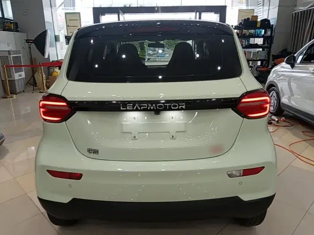 Leapmotor T03 — Фото автомобиля 5