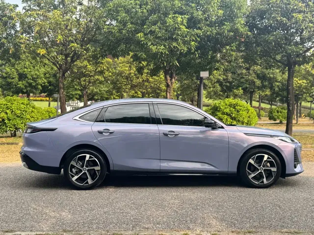 Changan Eado — Фото автомобиля 7
