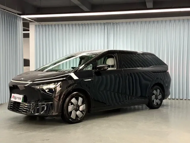 Xpeng X9 — Фото автомобиля 4