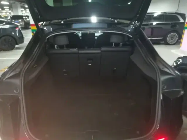 Tesla Model Y — Фото автомобиля 18