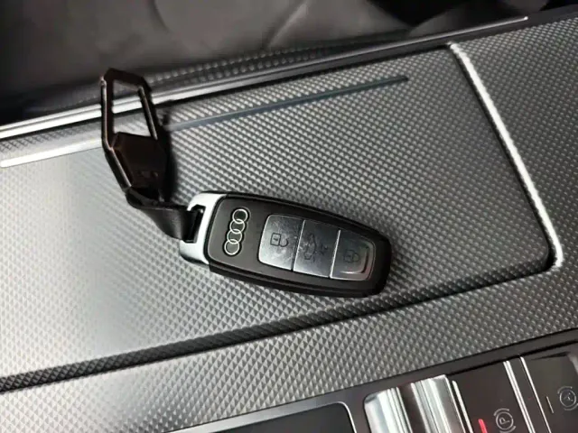 Audi A6L — Фото автомобиля 8