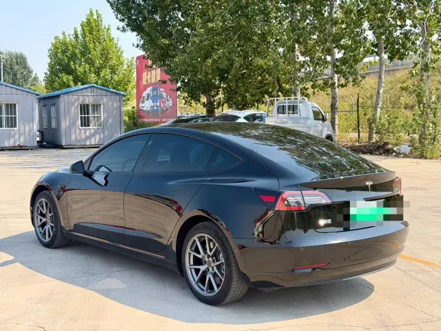 Tesla Model 3 — Фото автомобиля 7