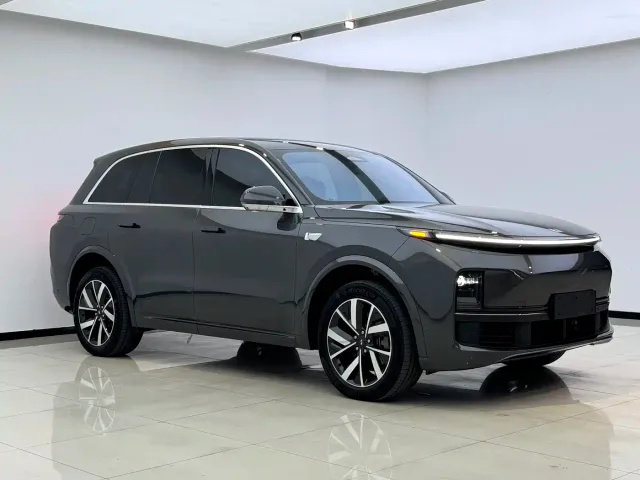 Li Auto L8 — Фото автомобиля 3