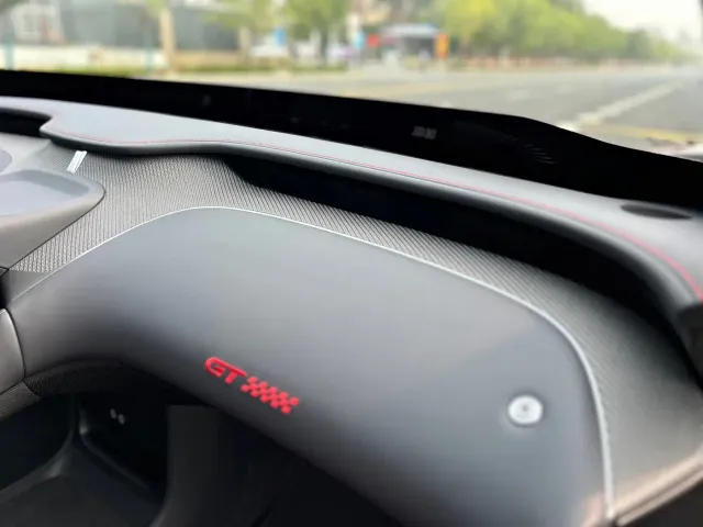 Xiaomi YU7 — Фото автомобиля 18