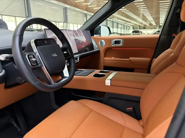 Li Auto L8 — Фото автомобиля 10