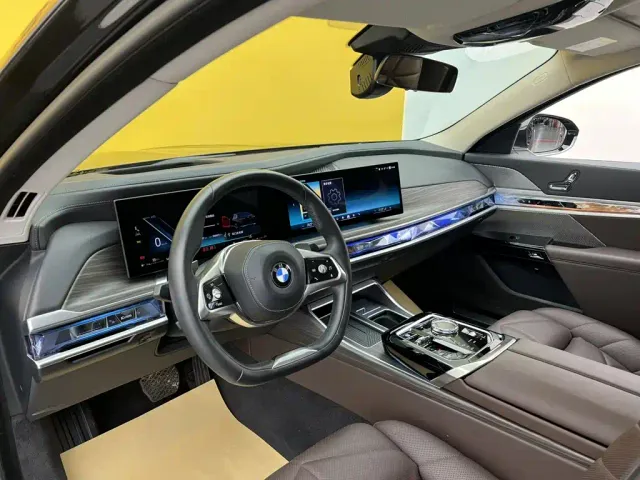 BMW 7 Series — Фото автомобиля 15
