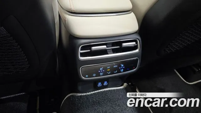 Genesis GV70 — Фото автомобиля 30