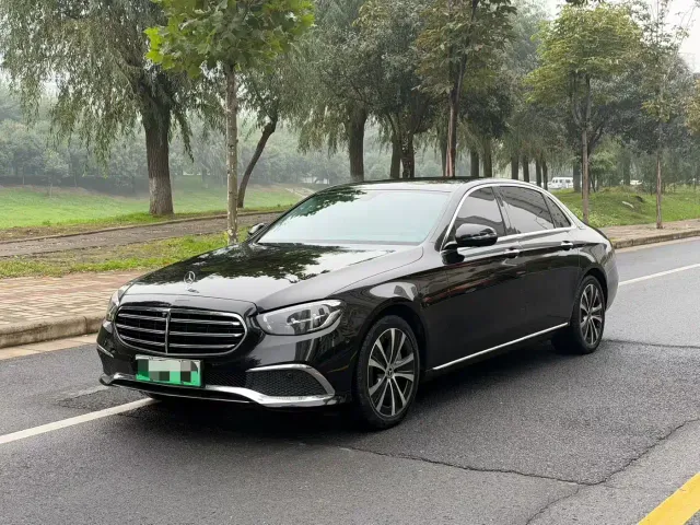 Фотография автомобиля — Mercedes-Benz E-Class