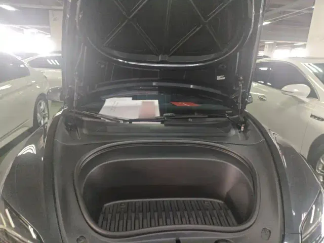 Tesla Model 3 — Фото автомобиля 19