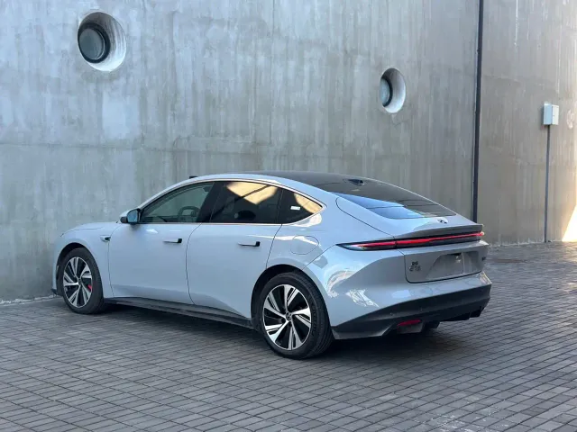 Nio ET5 — Фото автомобиля 6