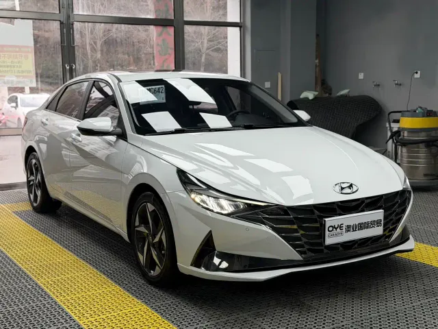 Hyundai Elantra — Фото автомобиля 3