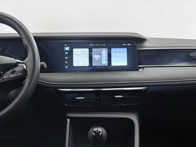 Roewe i5 — Фото автомобиля 12