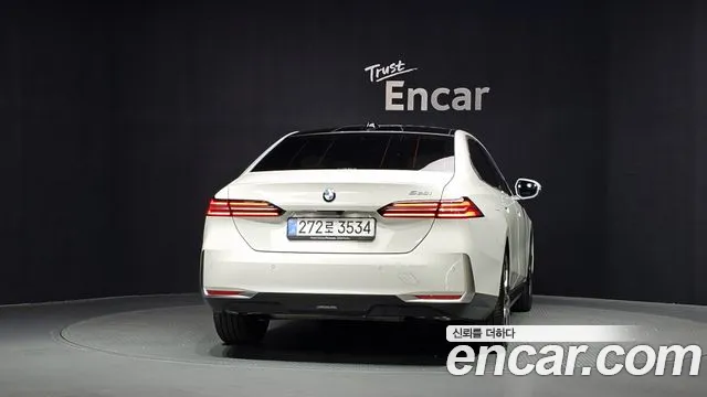 BMW 5 Series G60 — Фото автомобиля 4