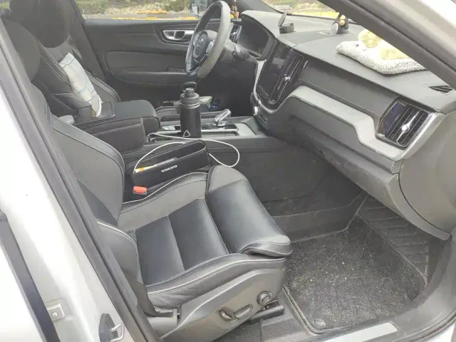 Volvo XC60 — Фото автомобиля 8