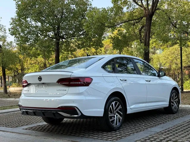 Volkswagen Lavida — Фото автомобиля 8