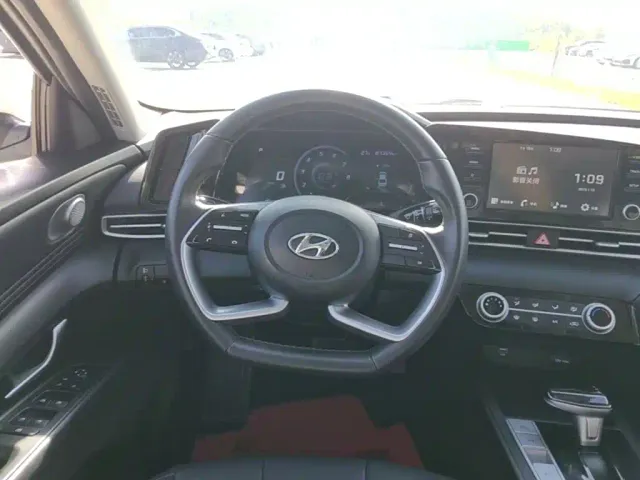 Hyundai Elantra — Фото автомобиля 10