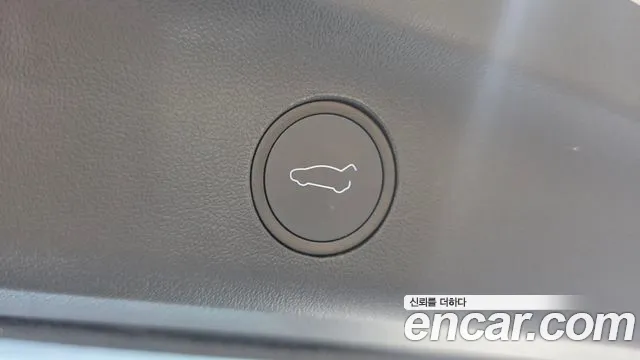 Tesla Model Y — Фото автомобиля 23