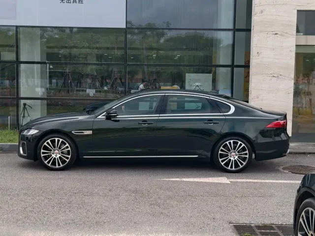 Jaguar XFL — Фото автомобиля 4