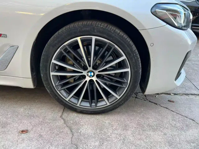 BMW 5 Series — Фото автомобиля 16