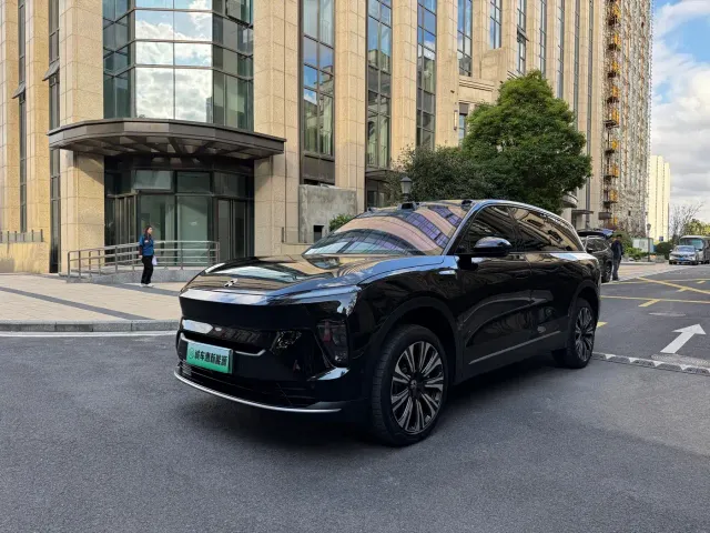 Фотография автомобиля — Nio ES8