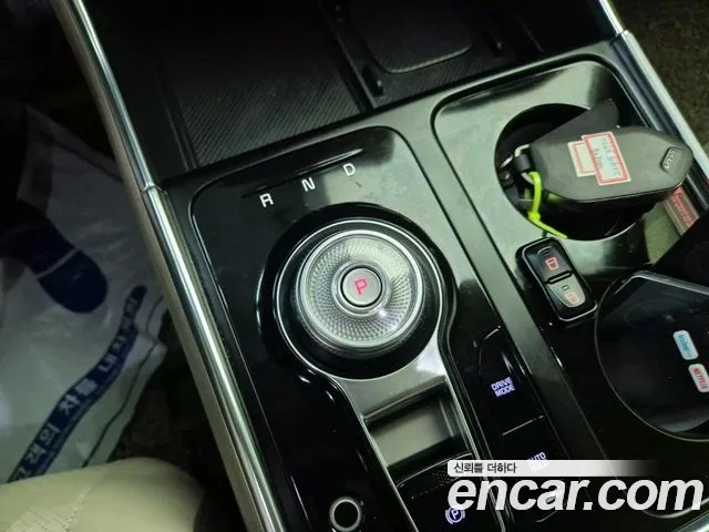 Kia Carnival Generation 4 — Фото автомобиля 8