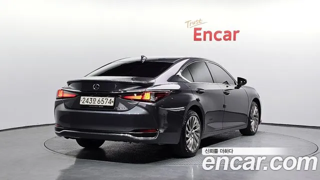 Lexus ES — Фото автомобиля 2