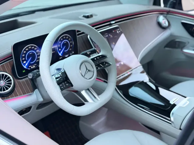 Mercedes-Benz EQE SUV — Фото автомобиля 10