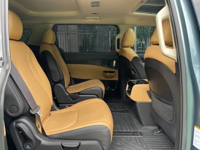 Kia Carnival — Фото автомобиля 8