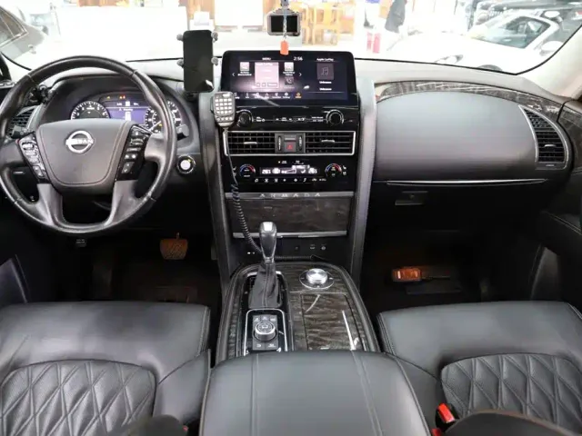 Nissan Patrol — Фото автомобиля 12