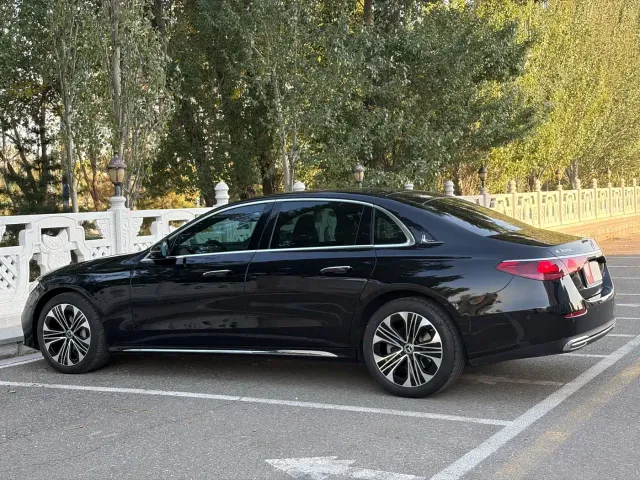 Mercedes-Benz E-Class — Фото автомобиля 22