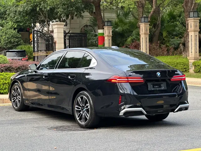 BMW 5 Series — Фото автомобиля 7