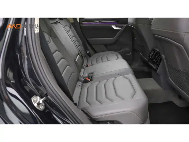 Volkswagen Touareg — Фото автомобиля 8