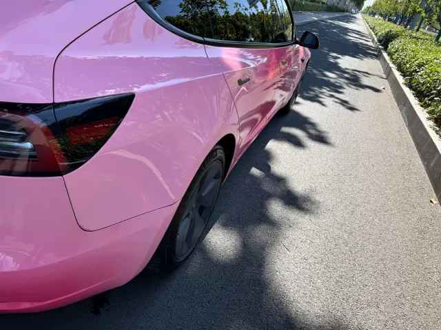 Tesla Model 3 — Фото автомобиля 10