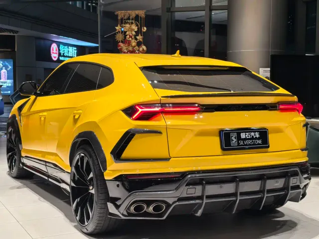 Lamborghini Urus — Фото автомобиля 5